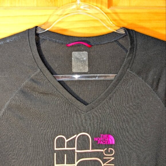 The North Face Women's V-Neck T-Shirt SM Never Stop Exploring VaporWick Hiking - Picture 3 of 10